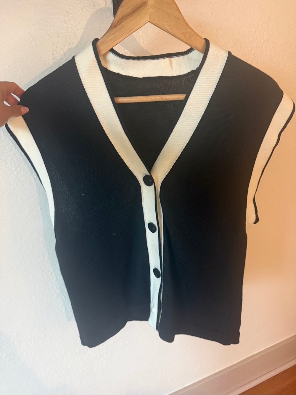Commense Black and White Button-Front Knit Vest